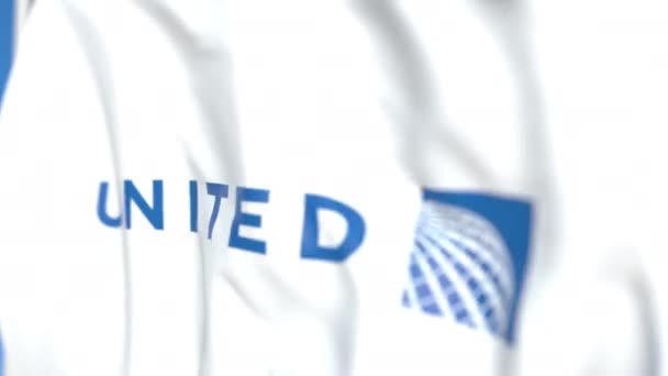 Bandiera sventolante con logo United Airlines, primo piano. Animazione 3D loop editoriale — Video Stock