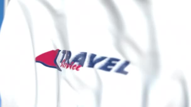 Bandera ondeando con el logotipo de Travel Service Airline, primer plano. Animación en 3D loopable editorial — Vídeo de stock