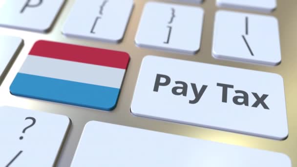 PAYER LA TAXE texte et drapeau du Luxembourg sur les boutons du clavier de l'ordinateur. Animation 3D conceptuelle liée à la fiscalité — Video