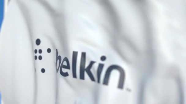Falowanie flaga z logo Belkin, zbliżenie. Redakcyjnej pętli animacji 3D — Wideo stockowe