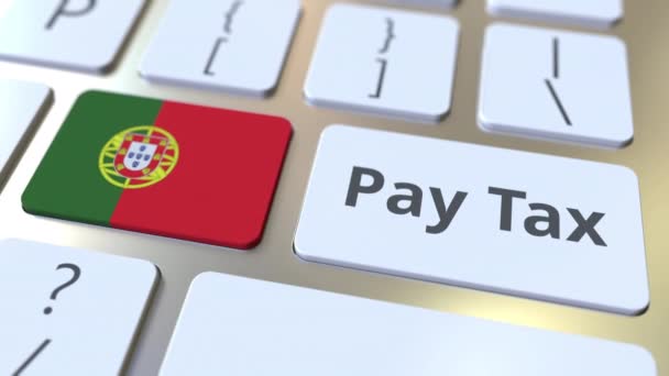 Tekst podatku Pay i flaga Portugalii na klawiaturze komputera. Koncepcyjna animacja 3D związana z opodatkowaniem — Wideo stockowe