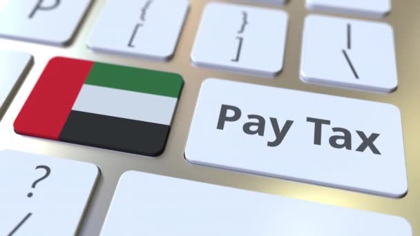 Оплачивать налог на текст и флаг Объединенных Арабских Эмиратов на клавиатуре компьютера. Концептуальная 3D анимация — стоковое видео