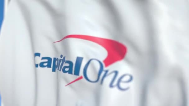 Bandeira voadora com logotipo Capital One, close-up. Editorial loopable animação 3D — Vídeo de Stock