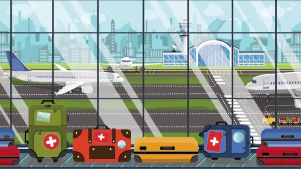 Walizki ze szwajcarskimi naklejkami z flagą na karuzeli bagażowej na lotnisku. Turystyka w Szwajcarii konceptualna animacja kreskówek — Wideo stockowe