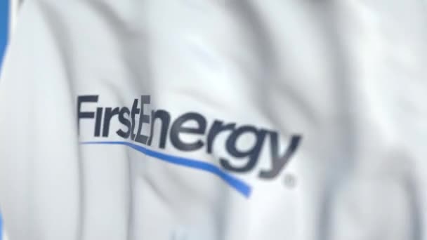 Drapeau volant avec logo FirstEnergy, gros plan. Animation 3D en boucle éditoriale — Video