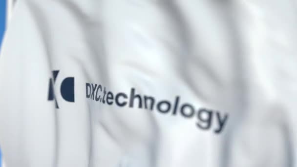 Flying flag with DXC Technology logo, close-up. Animación en 3D loopable editorial — Vídeo de stock