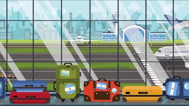 Valises avec autocollants drapeau argentin sur le carrousel à bagages à l'aéroport. Voyage en Argentine animation de dessin animé bouclable conceptuel — Video