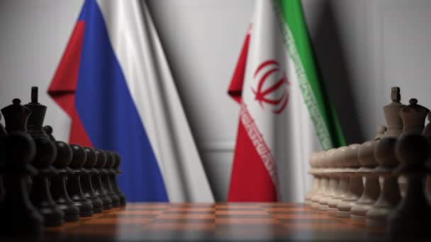 Vlajky Ruska a Íránu za šachovou šachovnici. První pěšák se pohybuje na začátku hry. Politická rivalita konceptuální 3D animace — Stock video