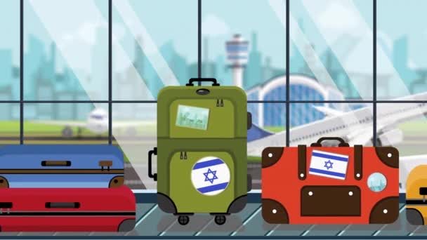 Kufříky s Izraelem vlajky na kolotoči zavazadel na letišti, zblízka. Smyklihodné kreslené animace související s izraelským cestovním ruchem — Stock video