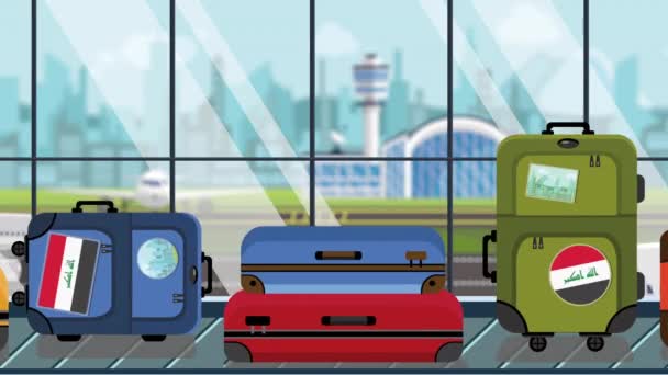 Bagage met Iraakse vlag stickers op Bagage carrousel in luchthaven, close-up. Reis naar Irak gerelateerde loop bare cartoon animatie — Stockvideo