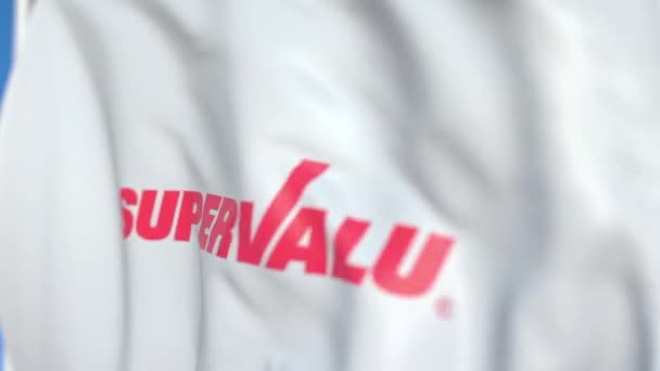 Bandera ondeante con logo Supervalu, primer plano. Animación en 3D loopable editorial — Vídeo de stock