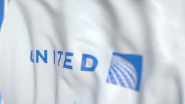 Bandeira acenando com logotipo da United Continental Holdings, close-up. Editorial loopable animação 3D — Vídeo de Stock