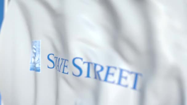 Bandiera sventolante con logo della State Street Corporation, primo piano. Animazione 3D loop editoriale — Video Stock
