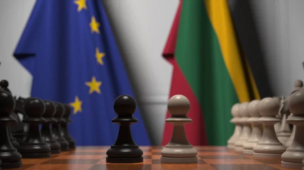 Drapeaux de l'UE et de la Lituanie derrière l'échiquier. Le premier pion se déplace au début du jeu. Rivalité politique rendu 3D conceptuel — Photo