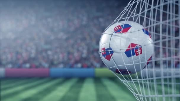 Bandiera della Slovacchia sul calcio colpire rete gol indietro. Animazione realistica al rallentatore 3D — Video Stock