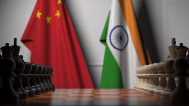 Schaakspel tegen vlaggen van China en India. Politieke competitie gerelateerde 3D-animatie — Stockvideo
