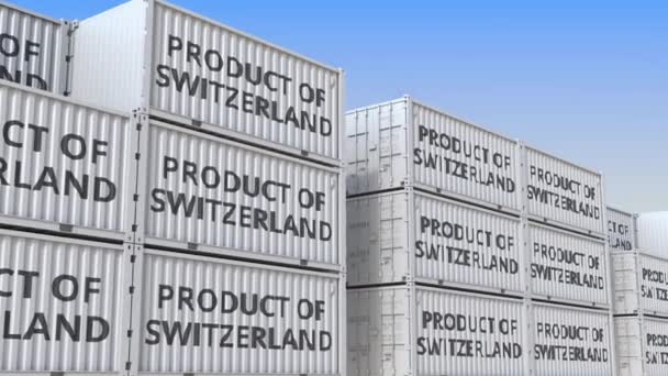 Containrar med produkt av Schweiz text i en containerterminal, loopbar 3D-animering — Stockvideo