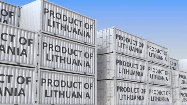 Contenedores con texto PRODUCTO DE LITUANIA. Animación 3D loopable relacionada con la importación o exportación de Lituania — Vídeo de stock