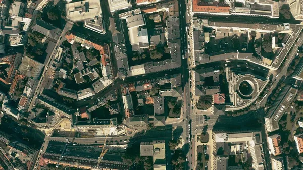 Вид сверху на улицы и здания в центре Мюнхена, Германия — стоковое фото