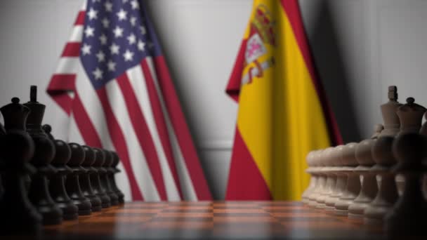 Schachspiel gegen Flaggen der USA und Spaniens. politische Konkurrenz im Zusammenhang mit 3D-Animation — Stockvideo