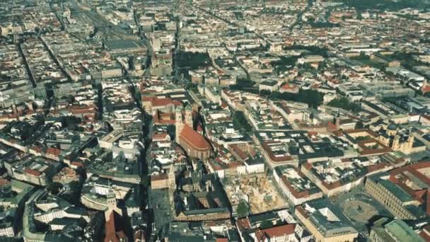 Foto aérea de Munich, la capital y ciudad más poblada de Baviera, Alemania — Vídeos de Stock