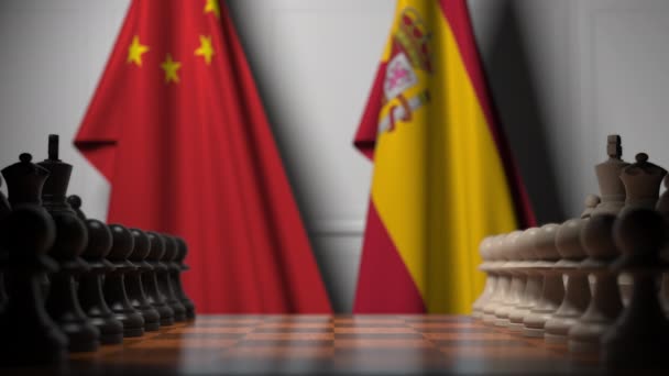 Juego de ajedrez contra banderas de China y España. Competencia política relacionada con la animación 3D — Vídeo de stock