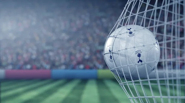 Das Logo des Fußballklubs Tottenham Hotspur auf dem Ball im Fußballnetz. redaktionelle konzeptionelle 3D-Darstellung — Stockfoto