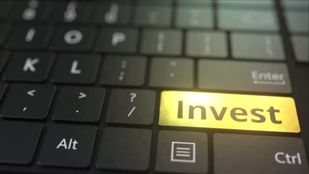 Black computer keyboard and gold invest key. Conceptual 3D animation — Stock Video