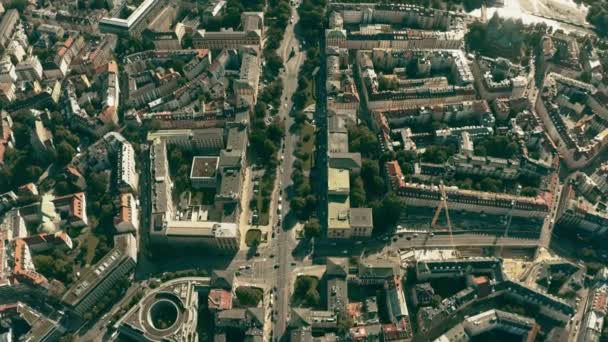 Aerial down view of streets and buildings in Munich near the River Isar, Germany — Stock Video