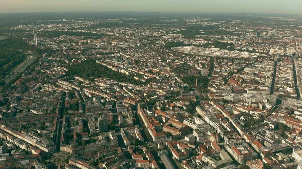 Foto aérea de Múnich con la participación de la famosa Theresienwiese, el terreno del festival histórico de la cerveza Oktoberfest, Alemania — Foto de Stock