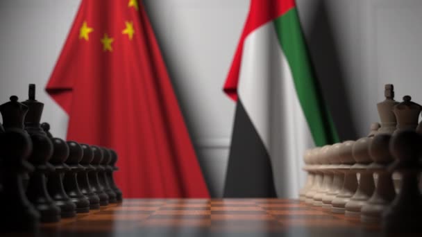 Bandeiras da China e Emirados Árabes Unidos atrás de peões no tabuleiro de xadrez. Jogo de xadrez ou rivalidade política relacionada com animação 3D — Vídeo de Stock