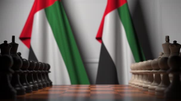 Bandeiras de EAU atrás de peões no tabuleiro de xadrez. Jogo de xadrez ou rivalidade política relacionada com animação 3D — Vídeo de Stock