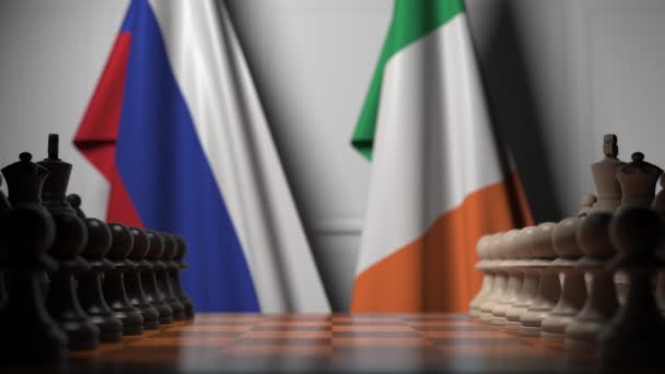 Bandiere della Russia e dell'Irlanda dietro pedine sulla scacchiera. Gioco di scacchi o rivalità politica relativi animazione 3D — Video Stock