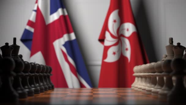 Banderas del Reino Unido y Hong Kong detrás de peones en el tablero de ajedrez. Juego de ajedrez o rivalidad política relacionada con la animación 3D — Vídeo de stock