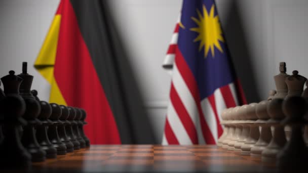 Flaggen von Deutschland und Malaysia hinter Bauern auf dem Schachbrett. Schachspiel oder politische Rivalität im Zusammenhang mit 3D-Animation — Stockvideo