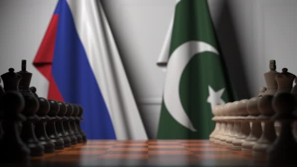 Bandiere di Russia e Pakistan dietro pedine sulla scacchiera. Gioco di scacchi o rivalità politica relativi animazione 3D — Video Stock