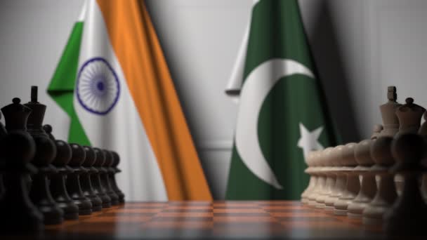 체스 판에 폰 뒤에 인도와 파키스탄의 국기. 체스 게임 또는 정치적 경쟁 관련 3D 애니메이션 — 비디오