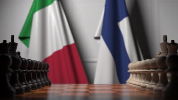 棋盘上的棋子后面悬挂着意大利和芬兰的旗帜。国际象棋游戏或政治竞争相关3D动画 — 图库视频影像