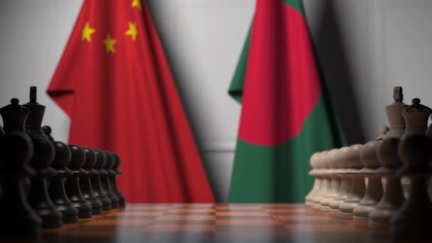 チェスボードのポーンの後ろに中国とバングラデシュの旗。チェスゲームや政治的ライバル関連の3Dアニメーション — ストック動画