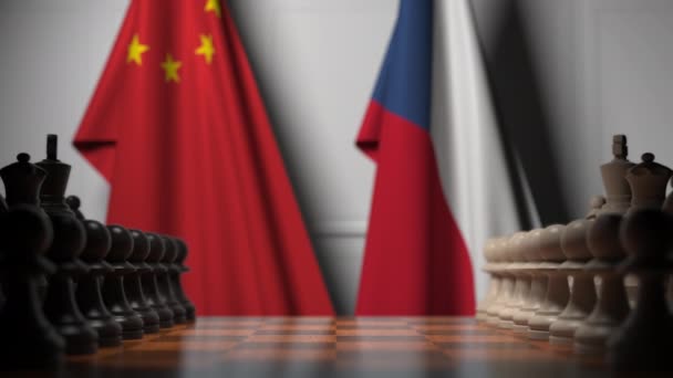 棋盘上的棋子后面，是中国和捷克国旗。国际象棋游戏或政治竞争相关3D动画 — 图库视频影像