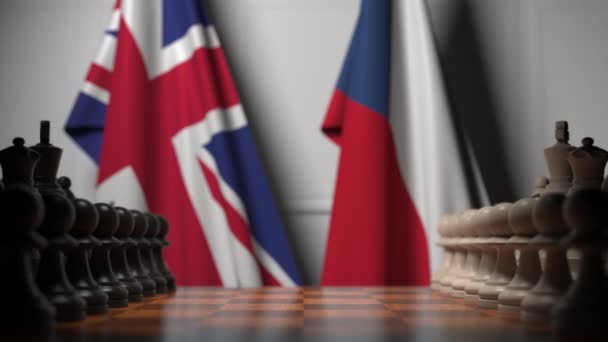 Σημαίες της Μεγάλης Βρετανίας και της Τσεχικής Δημοκρατίας πίσω από πιόνια στη σκακιέρα. Παιχνίδι σκάκι ή πολιτική αντιπαλότητα σχέση 3D κινούμενα σχέδια — Αρχείο Βίντεο