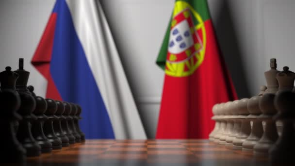 Banderas de Rusia y Portugal detrás de peones en el tablero de ajedrez. Juego de ajedrez o rivalidad política relacionada con la animación 3D — Vídeo de stock