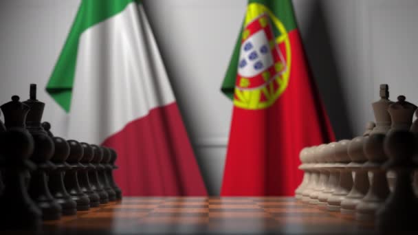 Drapeaux de l'Italie et du Portugal derrière pions sur l'échiquier. Jeu d'échecs ou rivalité politique liée à l'animation 3D — Video