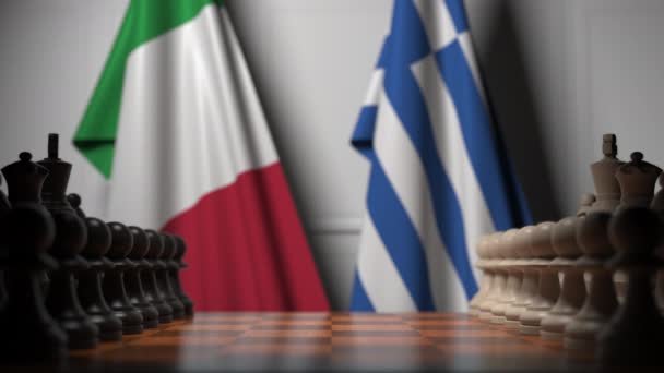 棋盘上的棋子后面挂着意大利和希腊的国旗。 棋类游戏或政治竞争相关3D动画 — 图库视频影像