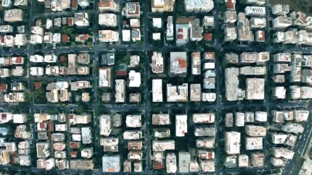 Vista aérea de arriba hacia abajo de las calles rectangulares y la rejilla de edificios en Atenas, Grecia — Vídeos de Stock