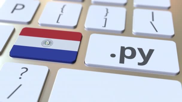Парагвайский домен .py и флаг Парагвая на кнопках на клавиатуре компьютера. Национальная интернет-анимация — стоковое видео
