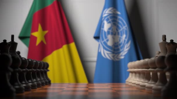 카메룬 과 유엔의 국기가 체스 판의 졸 뒤에 달려 있습니다. 개념적 편집 3D 애니메이션 — 비디오