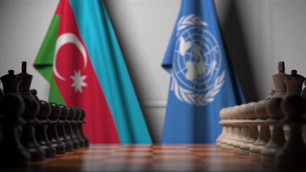 Drapeaux de l'Azerbaïdjan et des Nations Unies derrière des pions sur l'échiquier. Animation 3D éditoriale conceptuelle — Video