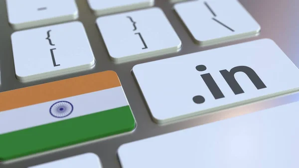 Domínio indiano .in e bandeira da Índia nos botões do teclado do computador. Renderização 3D relacionada à internet nacional — Fotografia de Stock