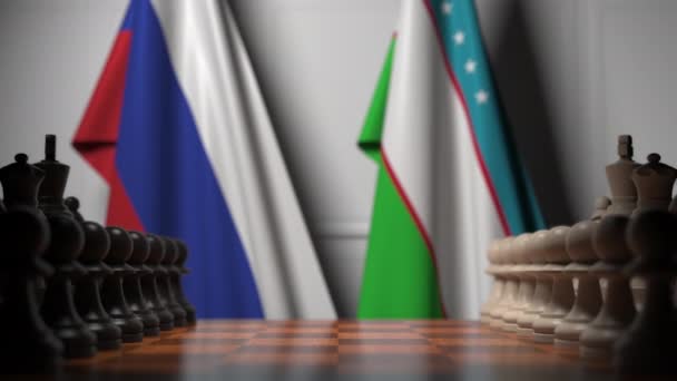 Bandeiras da Rússia e do Uzbequistão atrás de peões no tabuleiro de xadrez. Jogo de xadrez ou rivalidade política relacionada com animação 3D — Vídeo de Stock